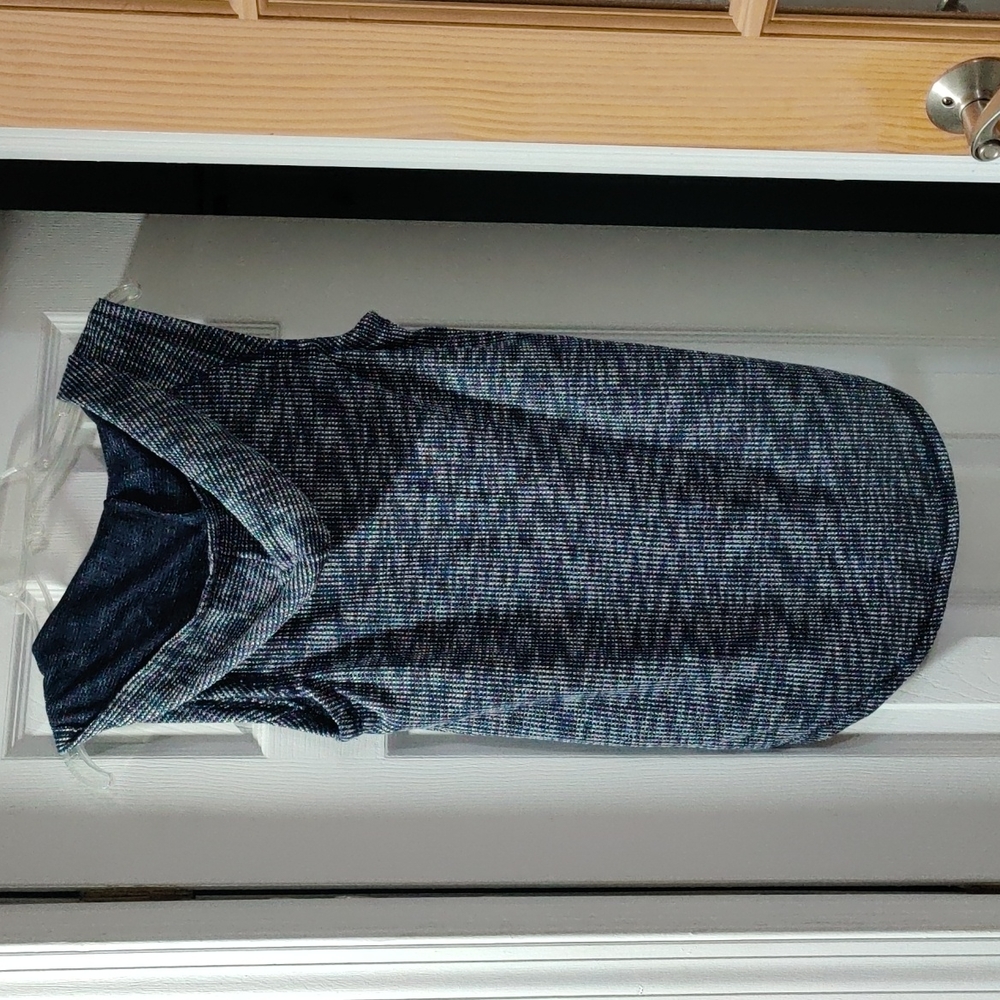 NWT- Inspired Hearts blue/white knit vest with kangaroo pockets and hood. Size M - Picture 5 of 5